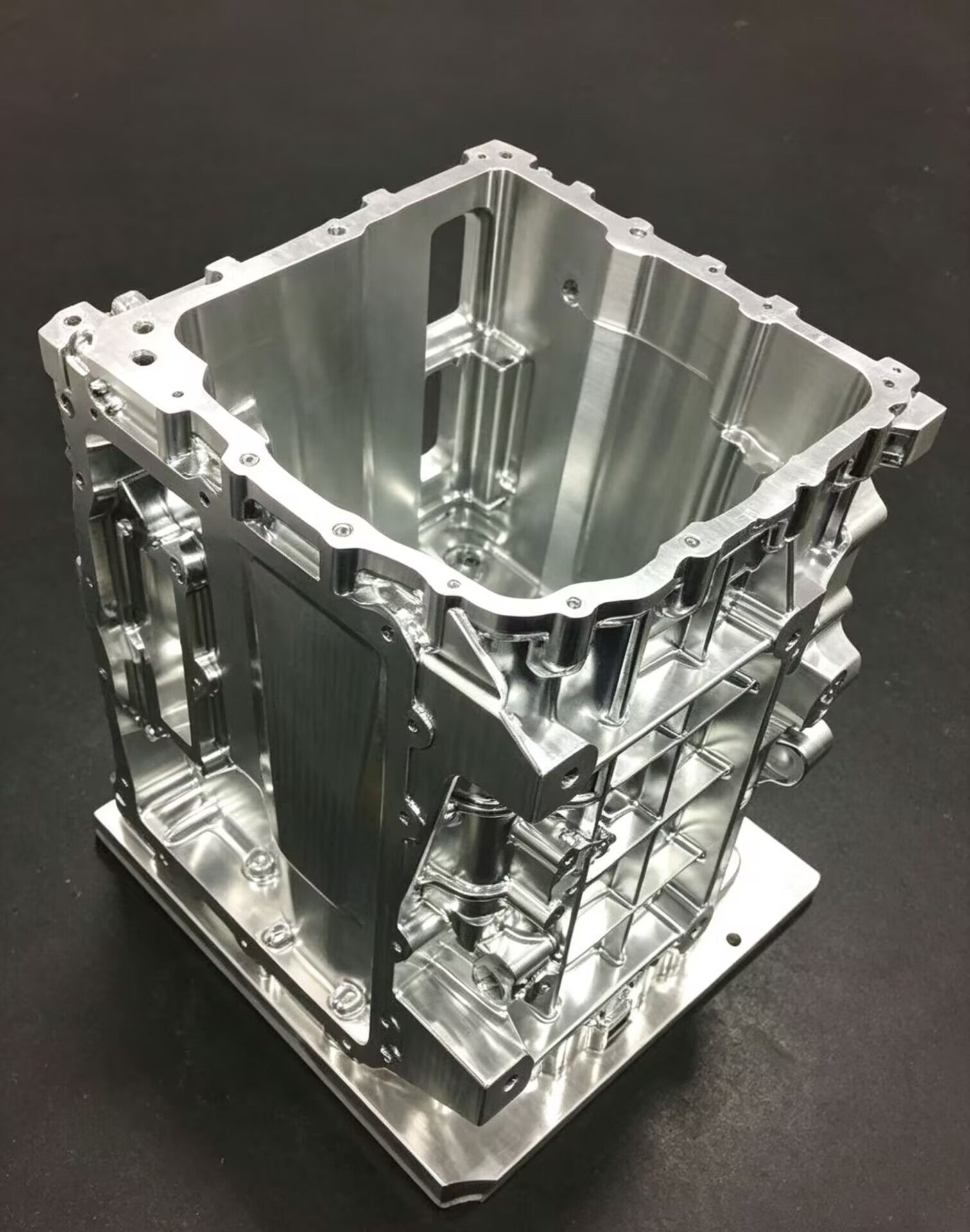 Custom ADC12 Aluminum Alloy Die Cast Parts with 6-Axis CNC Finishing for Transmission Housing
